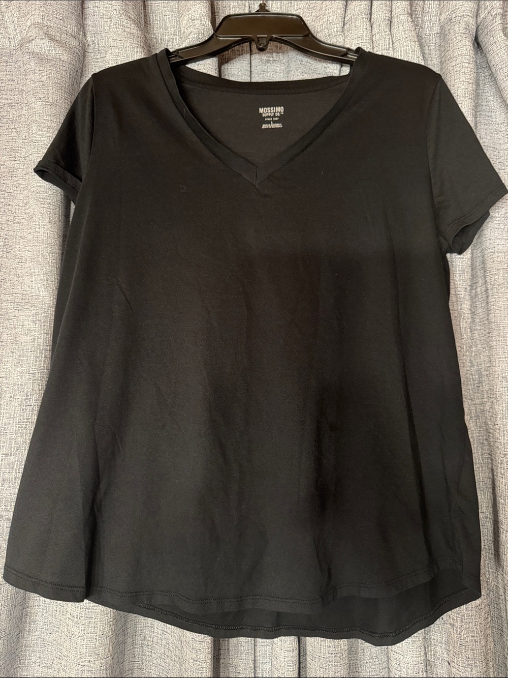 3/$15! 🎈 Mossimo Supply Co. Black V-Neck Short Sleeve Tee
